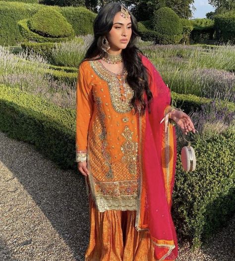 Mehndi Outfits For Guests, Dholki Guest Outfit, Mendhi Guest Outfits, Mendhi Outfits Pakistani, Mehndi Guest Outfit Pakistani, Dolki Outfits, Mehndi Guest Outfit, Mehndi Outfit Bridesmaids, Mehndi Outfit Ideas