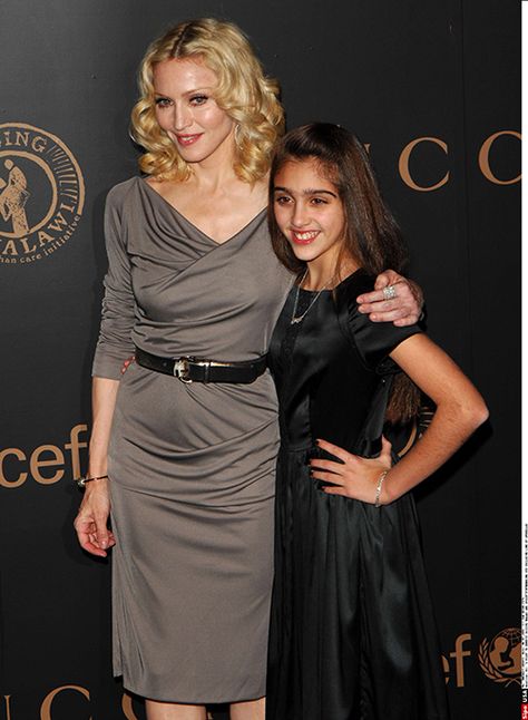 The Best Photos of Madonna & Lookalike Daughter Lourdes Through The Years Madonnas Daughter, Lourdes Leon Red Hair, Madonna Daughter, Madonna Of The Streets, Madonna Daughter Lourdes Leon, Madonna Red Carpet, Spitting Image, Mother Daughter Relationships, Madonna And Child