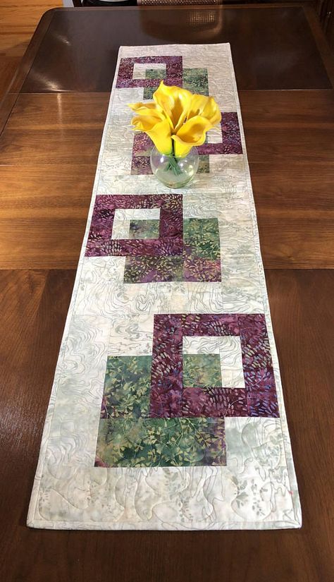 Quilt Contemporary, Batik Table Runners, Patchwork Quilting Designs, Desk Bed, Modern Batik, Modern Table Runners, Patchwork Table Runner, Table Buffet, Bed Runners