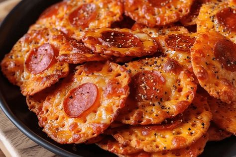 Low Carb Italian Appetizers, Parm Crisps Recipe, Pepperoni Cream Cheese Rolls, Keto Pepperoni Recipes, Pepperoni And Cheese Crisps, Crispy Pepperoni Chips, Cheese Pepperoni Chips, Cheese Crisps Recipe, Pepperoni And Cream Cheese Bites