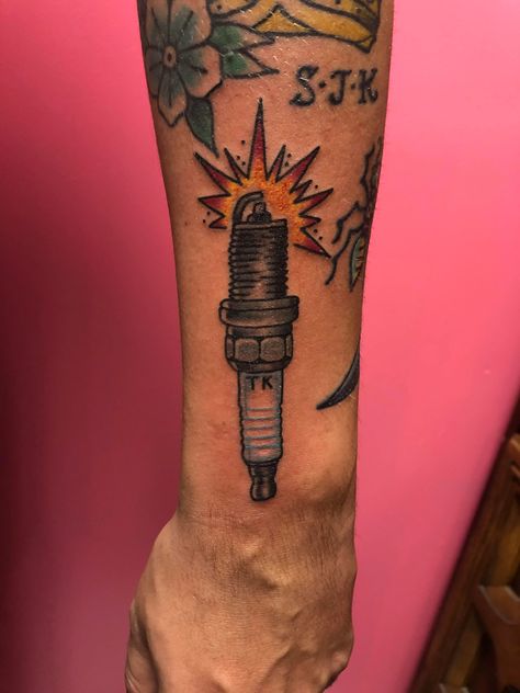 Spark Plug Tattoo, Plug Tattoo, Piston Tattoo, Black Line Tattoo, Tattoos Pictures, Mechanic Tattoo, Tattoo Filler, Western Tattoos, Traditional Tattoo Sleeve