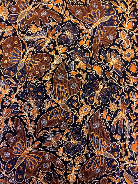 Indonesia's National "Batik" Day. #batik #Indonesia #personalcollection #fashion #culture Batik Sri Lanka, Nirmana Batik, Batik Day, Indonesian Textiles, Corak Batik, Batik Art, Motif Batik, Art Patterns, Fashion Culture