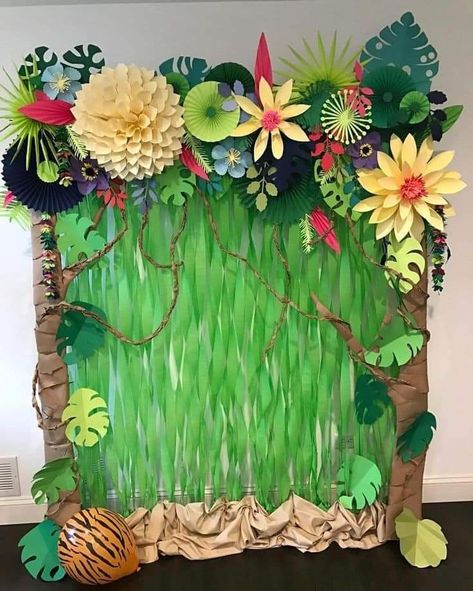 Jungle Crafts, Jungle Thema, Jungle Decorations, Cloth Ideas, Jungle Flowers, Hawaiian Party Decorations, Deco Jungle, Jungle Theme Birthday, Jungle Birthday Party