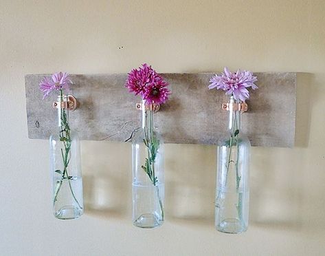 Soak an empty wine bottle in ice water to recreate this magical DIY Wine Crafts, Wine Bottle Project, Wine Bottle Display, Wine Bottle Wall, Wine Bottle Vases, Old Wine Bottles, Recycled Wine Bottles, Empty Wine Bottles, Wine Craft