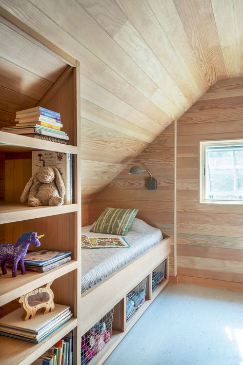 Window Seat Ideas, Small Attic Room, Attic Room Ideas, Cabin Loft, Bench Dimensions, Attic Bedroom Designs, Bench Mudroom, Built In Bed, Bunk Rooms