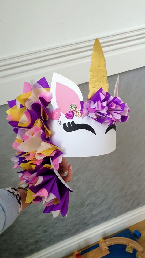 Kids Crafts Masks, Easter Hat Parade, Theme Carnaval, Crazy Hat, Backyard Birthday Parties, Unicorn Hat, Crazy Hat Day, Unicorn Crafts, Easter Hats