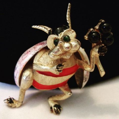 Birthday Animals, Beetle Brooch, Bug Brooch, Beetle Insect, Hattie Carnegie, Black Birthday, Beetle Bug, Jewelry Brooch, Vintage Santa Claus