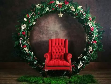 Christmas Arch Photo Prop, Backdrop For Christmas Photos, Christmas Backdrops For Photos With Santa, Christmas Circle Arch Backdrop, Christmas Wreath Backdrop, Santa Photo Backdrop Ideas Diy, Santa Picture Backdrop Ideas, Christmas Photography Set Up, Christmas Back Drop Ideas Pictures