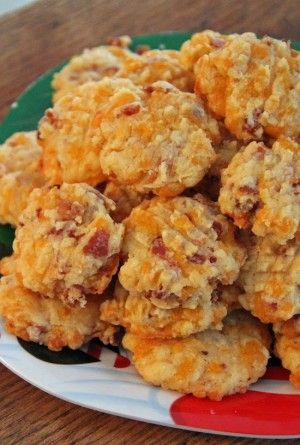 Cheddar Crackers Recipe, Cheddar Crackers, Crackers Recipe, Cheese Straws, Cracker Recipes, Dips Appetizers, Bacon Cheddar, Appetizers And Dips, God Mat