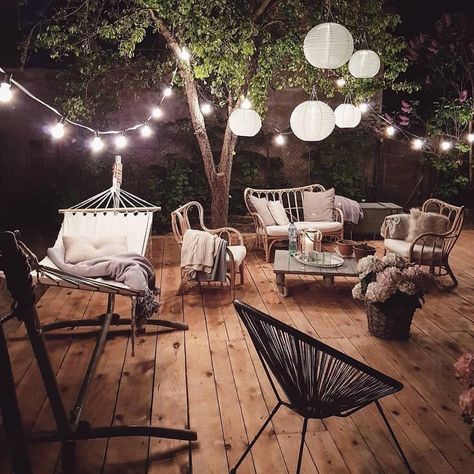 White pine deck✔️ hammock ✔️ String lights ✔️ . It must be the weekend. 😉 . . #custommilledlumber #decking #surfacetheory #wooddesign… Design Per Patio, Outdoor Deck Lighting, Terrasse Design, Balkon Decor, Terrace Garden Design, Patio Deck Designs, Cozy Backyard, Backyard Seating, Pergola Design