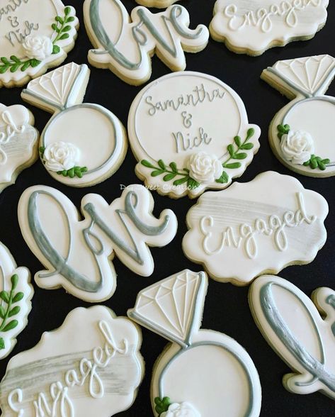 Engagement Cookies 12 Cookies - Etsy Engagement Cookies Ideas Simple, Engagement Cookies Ideas, Engagement Cookies Decorated, Wedding Cookies Ideas, Ring Sugar Cookies, Engagement Party Cookies, Small Engagement Party, Wedding Cookies Decorated, Engagement Party Themes