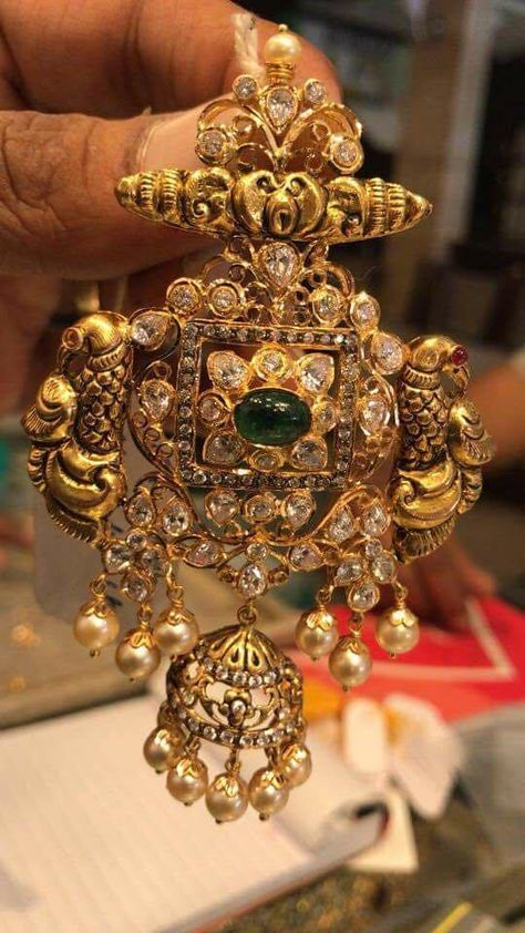 big pendant designs Latest Jewellery Designs, Gold Temple Jewellery, Antique Gold Jewelry Indian, Gold Earrings Models, Peacock Pendant, Gold Necklace Indian Bridal Jewelry, Jewelry Set Design, Indian Jewellery Design Earrings, Antique Jewelry Indian