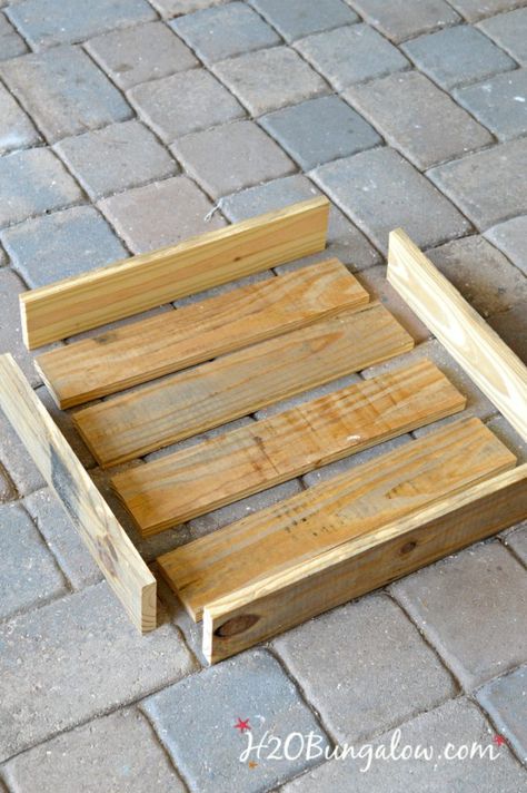 Diy Serving Tray, Woodworking Shop Plans, Rustic Tray, Green Woodworking, Wood Serving Tray, Shop Vacuum, Unique Woodworking, Woodworking Box, Diy Tray