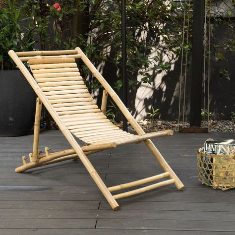 Chaise longue de jardin : sélection de transats, bains de soleil, chiliennes... - Côté Maison Wicker House, Poolside Furniture, Outdoor Wood Furniture, Metal Art Decor, Teak Chairs, Deck Chairs, Outdoor Wood, Mirror Designs, Pool House