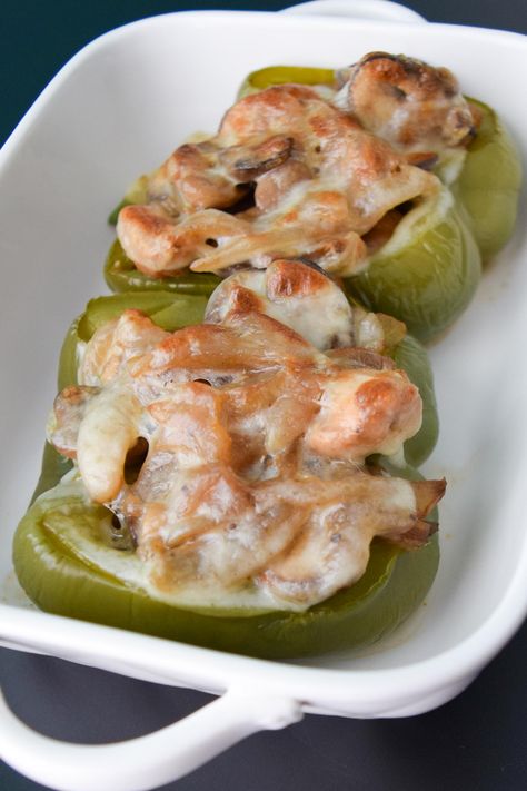 Chicken Philly Stuffed Peppers Weight Watchers Stuffed Peppers, Stuffed Peppers Chicken, Mushroom Stuffed Peppers, Philly Stuffed Peppers, Chicken Low Carb, Vegetarian Stuffed Peppers, Chicken Philly, Mushroom Stuffed, Spinach Mushroom