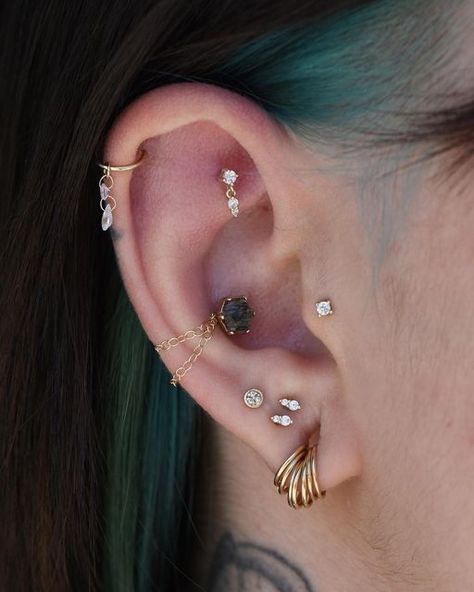 White Gemstones, Conch Jewelry, Ear Art, Cool Ear Piercings, Pretty Ear Piercings, Cool Piercings, Cute Ear Piercings, Black Rutilated Quartz, Ear Style