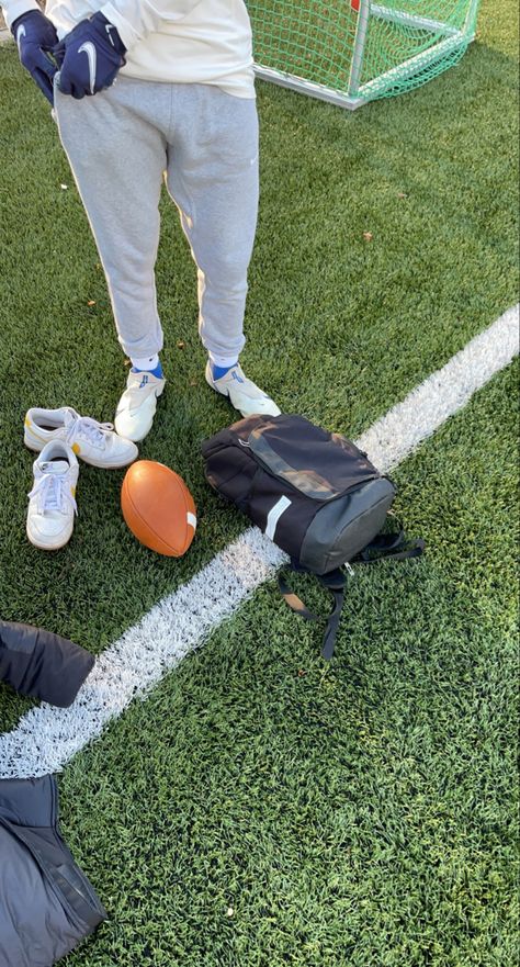 Fake Football Pics, Football Coach Aesthetic, Futbol Americano Aesthetic, Football Player Aesthetic, Flag Football Aesthetic, American Football Aesthetic, Football Boy, Byu Football, Tackle Football