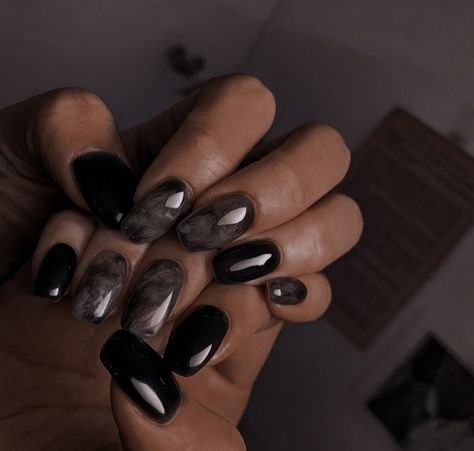 Wedding Nails Vintage, Short Moody Nails, Glass Black Nails, Dark Boho Nails, Black Manicure Aesthetic, Dark Academia Nail Art, Black Smokey Nails, Hozier Nails, Glass Manicures