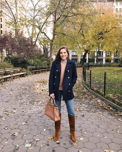 Sezane Boots, Winter Office Outfit, Preppy Clothing, Perfect Winter Outfit, Preppy Winter, Well Dressed Women, Estilo Preppy, Classic Preppy, Elegante Casual