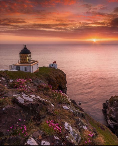 Sunrise at the St Abbs Head Lighthouse on the coast of Scotland, UK A Time For Everything, Scotland Aesthetic, Scotland Uk, Months Of The Year, On The Horizon, Travel Board, Uk Travel, The Cloud, The Culture