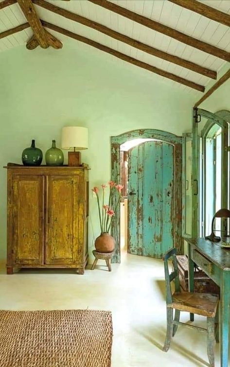 Anderson Cooper House, Brazilian Beach House, French Farmhouse Decorating, Rustic Beach House, Country French Farmhouse, Beach Home Interiors, Recycled House, Farmhouse Decorating Ideas, Beach House Interior Design