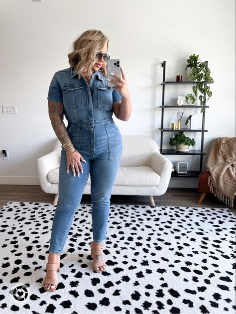 Midsize style Inspo, jumpsuit outfit, midsize , good american , shaynaslife , shayna moretti Casual Outfits Midsize, Jean Jumpsuit Outfit, Jumpsuit Outfit Casual, Curvy Casual Outfits, Stylish Summer Outfits, Bodycon Jumpsuit, Autumn Night, Fall Denim, Jumpsuit Outfit