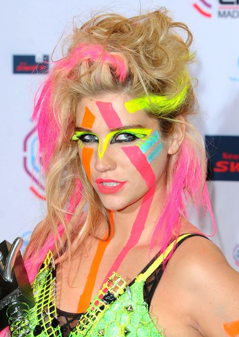 Makeup Have Reflected Her Personal Life ... Kesha Makeup, Kesha Concert, Kesha Hair, Kesha Animal, Music Video Makeup, Rainbow Face Paint, Neon Hair, Chic Makeup, Beauty Magic