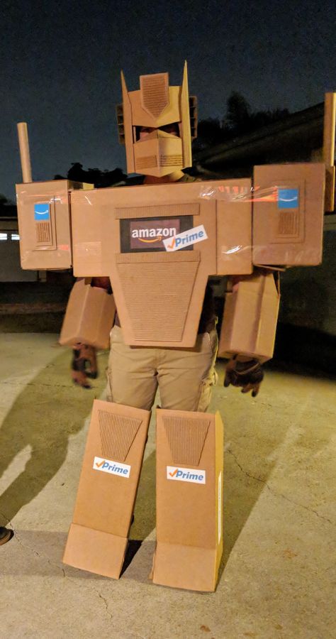 Rocket Costume Diy, Recycled Dress Ideas, Optimus Prime Costume, Transformer Costume, Cardboard Robot, Halloween Costume Props, Cardboard Costume, Transformer Party, Robot Costumes