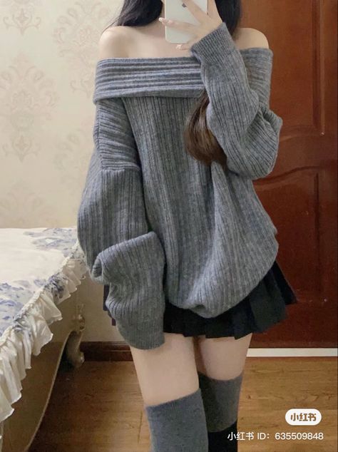 Cute Grey Outfits, Cozy Feminine Outfits, Big Top Small Bottom Outfits, Korean Outfits Cute, Acubi Club, Chinese Douyin, Korean Fashion Grunge, Casual Coquette, Acubi Fashion