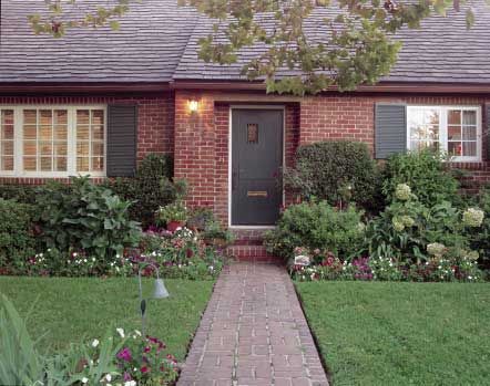 brick house Brick House Trim, Exterior House Colors With Brick, House Colors With Brick, Red Brick House Exterior, Red Brick Exteriors, Ranch Exterior, House Trim, Brick Ranch, Red Brick House