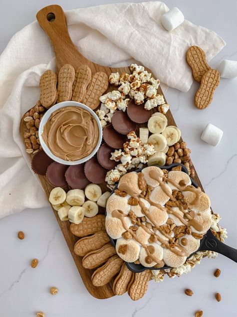 Sweet Salty Charcuterie Board, Peanut Butter Charcuterie Board Ideas, Peanut Butter Board Ideas, Savory Peanut Butter Recipes, Peanut Butter Charcuterie Board, Salty Charcuterie Board, Sweet And Salty Charcuterie Board, Bring A Board Night Ideas, Sweet And Savory Charcuterie Board