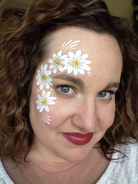 Moss Folk Face Painting, daisies, festival face paint Daisy Face Painting, Daisy Face Paint, Festival Facepainting, Flower Child Makeup, Painting Daisies, Festival Face Paint, Festival Face, Face Painting Easy, Face Paintings