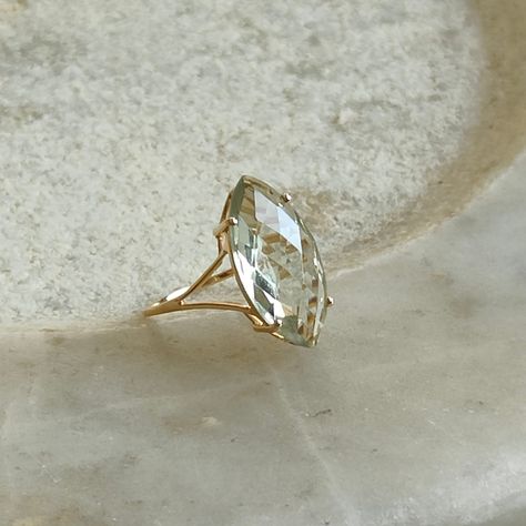 ITEM DESCRIPTION: >>The Ring is made from Solid 14K Yellow Gold. Gemstone used is absolutely natural and ethically sourced. >>Natural Green Amethyst in Marquise shape and briolette cut is studded on it with utmost precision. Gem: Green Amethyst Gem size: 20x10 mm and Marquise Gem weight: 5.85 carat Gold purity: 14K (58.33% approx.) Gold weight: 1.37 grams Gross weight : 2.54 grams The Gold purity is guaranteed and it comes with authentic 14K gold hallmark. Since these Rings are handmade, they ar Green Amythest Engagement Ring, Green Amethyst Ring Engagement, Green Amethyst Engagement Ring, Amethyst Set, Green Amethyst Ring, Handmade Jewelry Box, Zierlicher Ring, Amethyst Gem, Amethyst Jewelry