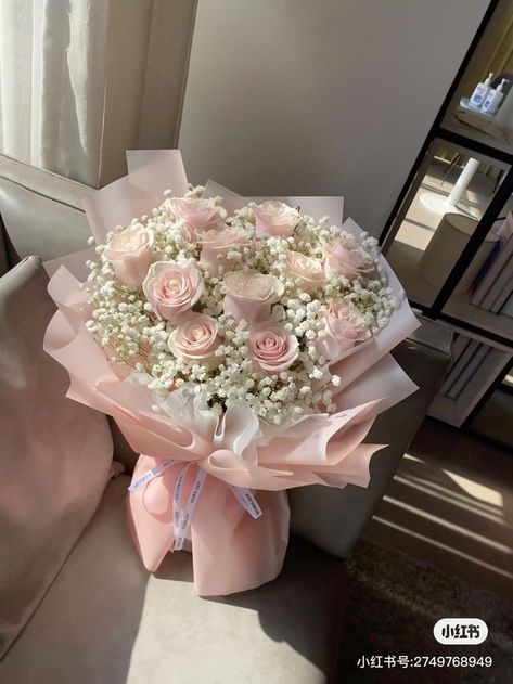 21 Roses Bouquet, Glittery Flower Bouquet, Pink Roses Birthday Theme, Classy Flower Bouquet, Pretty Flower Bouquet Aesthetic, Pink Flower Bouquet Birthday, 21st Birthday Flower Bouquet, Pink Birthday Bouquet, Xv Bouquet Flower