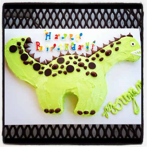 Dinosaur Cake tutorial - Housewives of Riverton