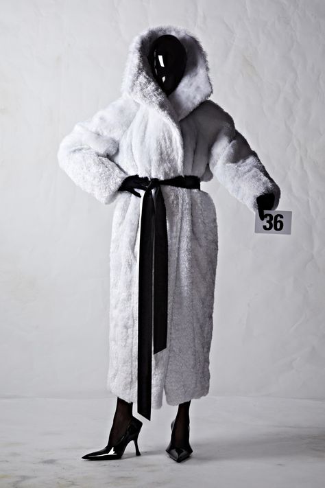 Balenciaga Couture, Balenciaga Runway, Balenciaga Coat, White Fur Jacket, Fall 2022 Couture, Hood Fashion, 2022 Couture, Barbie Sewing, Collection Couture