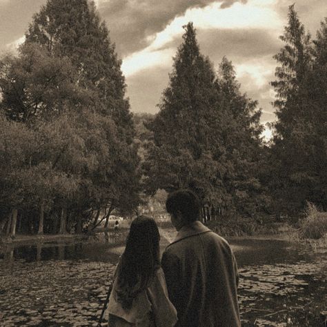 1940s Love Aesthetic, 60s Couple Aesthetic, Indie Couple Aesthetic, 1980 Aesthetic, 60s Couple, Autumn Writing, Indie Couple, Song Journal, Age Gap Love