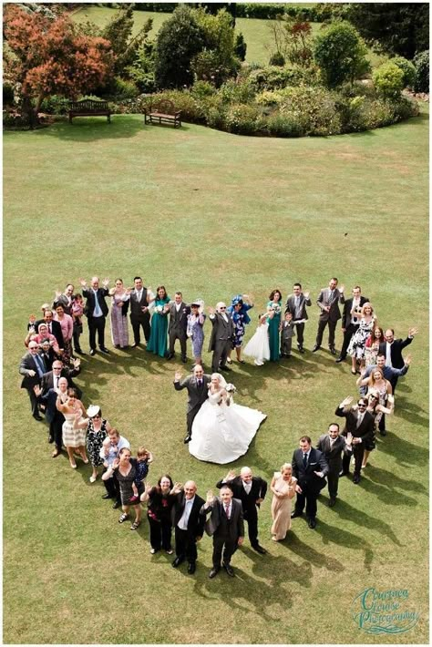 Wedding Photography Poses Bridal Party, Privacy Balcony, Decorating Balcony, Bridal Party Groomsmen, Apartment Simple, Wedding Photography Bridal Party, Apartment Privacy, Wedding Photography Checklist, Wedding Picture Poses