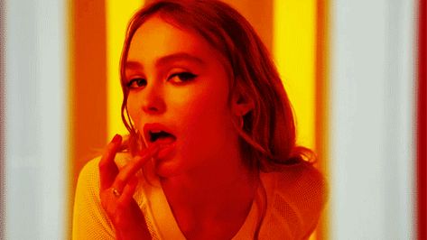 Lily Rose Depp Lily Rose Depp Gif, Lunar Vacation, Hayley The Originals, Lily Depp, Gif Banners, Rosé Gif, Happy 18th Birthday, Rose Depp, Vanessa Paradis