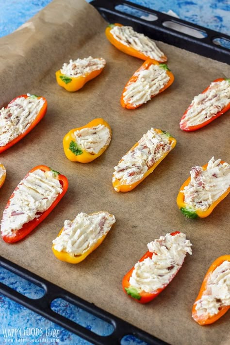 These Sweet Pepper Poppers are the perfect appetizers for parties and family gatherings. Ready in 30 minutes this oven baked party food is easy to make and tastes amazing. #pepper #poppers #party #food #recipe #bacon #cheese #stuffed #appetizers Pioneer Woman Sweet Pepper Poppers, Stuffed Peppers On The Grill, Pepper Poppers Cream Cheese, Stuffed Appetizers, Sweet Pepper Poppers, Pepper Poppers, Sweet Pepper Recipes, Mini Peppers, Jalapeno Dip