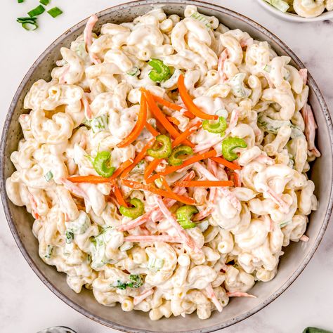 Hawaiian Macaroni Salad Recipe, Hawaiian Pasta Salad, Hawaiian Mac Salad, Salad Copycat, Watermelon Smoothie Recipes, Cookout Recipes, Hawaiian Macaroni Salad, Fun Drink Recipe, Homemade Lemonade Recipes