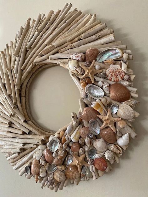 Forest Crafts, Wood Front Door, Seashell Art Diy, Driftwood Ideas, Driftwood Candle Holders, Driftwood Wreath, Coastal Wreath, Driftwood Art Diy, Seashell Projects