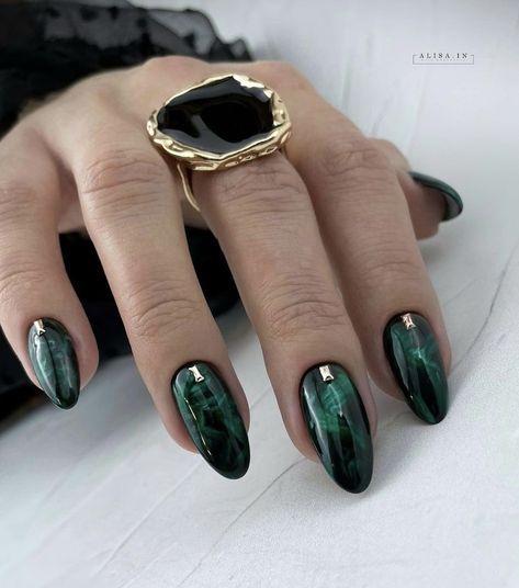 Trendy Green Nails, Emerald Nails, Green Acrylic Nails, Green Nail Art, Dark Green Nails, Nagel Tips, Modern Nails, Goth Nails, Vibrant Nails