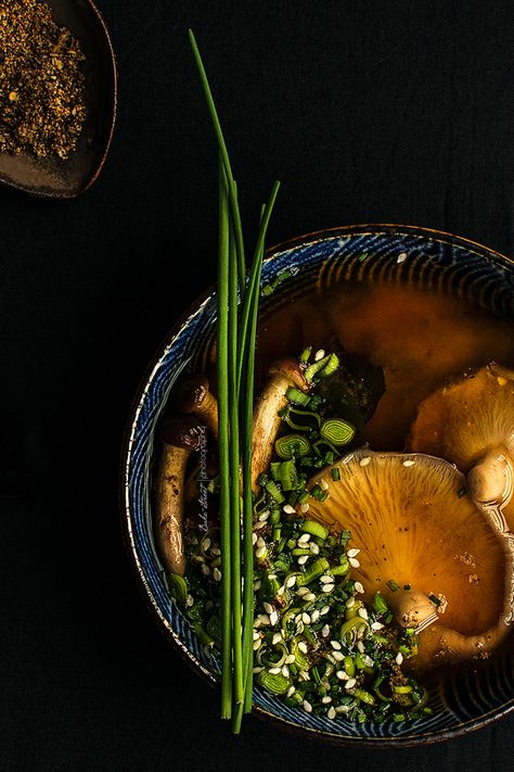 Sopa Miso, Season Recipes, Wakame Seaweed, Dashi Broth, Easy Japanese Recipes, Miso Soup, World Recipes, Beautiful Food, Artichoke