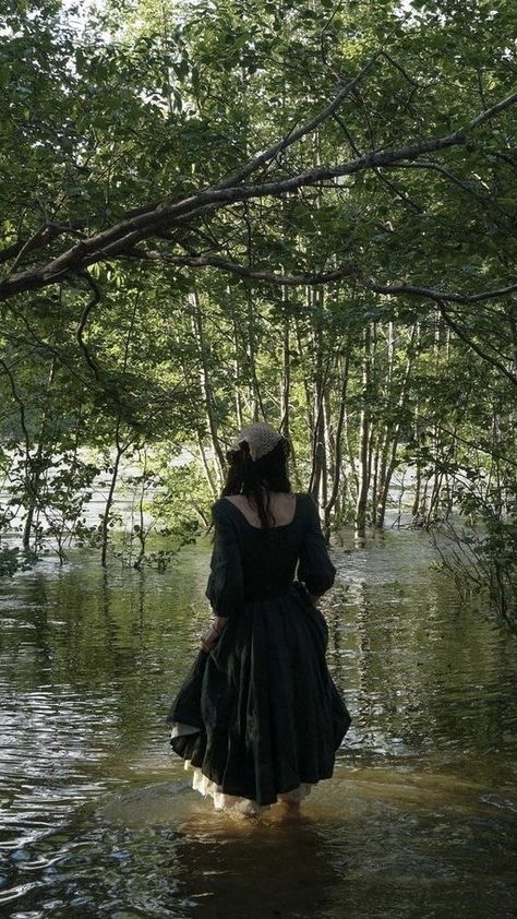 Nature Goth Outfit, Forest Witch Aesthetic Fashion, Dark Fairy Aesthetic Clothes, Southern Gothic Aesthetic Fashion, Cottage Goth Aesthetic, Dark Cottage Core Fashion, Ophelia Core, Goth Cottagecore Aesthetic, Earthy Coquette