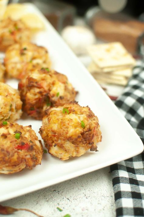 Air Fryer Crab Cakes - Savor + Savvy Airfryer Crab Cakes, Air Fry Crab Cakes, Air Fryer Crab Cakes, Fried Crab Cakes, Air Fryer Crab, Mini Crab Cakes, Crab Cake Recipe, Garlic Uses, Seafood Seasoning