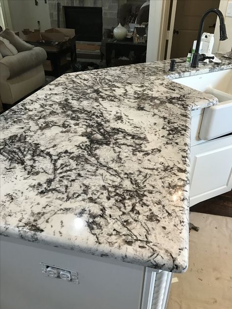 3cm Delicatus Supreme granite in remodel home kitchen countertops. Love this look with the apron sink! Countertop Diy Ideas, Kitchen Countertop Diy, Shower And Bath Ideas, Popular Granite Countertops, Pearl Granite Countertops, Delicatus White Granite, Kitchen Countertop Colors, White Granite Countertops Kitchen, Countertop Quartz