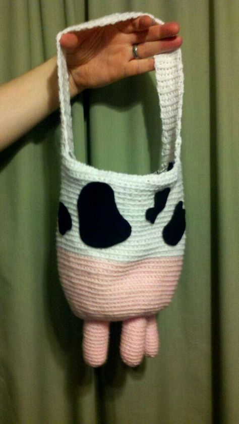 Crocheted Cow, Cow Kitchen, Mochila Crochet, Mode Crochet, Crochet Humor, Crochet Cow, Crochet Bags Purses, Fun Crochet Projects, A Cow