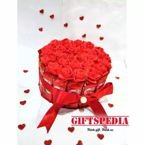 Chocolate Rose Bouquet Kitkat Hamper Ideas, Kitkat Chocolate Bouquet, Kitkat Hamper, Kitkat Lover, Kitkat Bouquet, Cake Slice Box Template, Chocolate Rose Bouquet, Floral Cake Design, Chocolate Flowers Bouquet