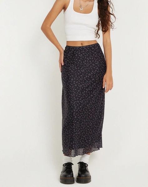 Mesh Skirt Outfit Ideas, Mesh Skirt Outfit, Floral Maxi Skirt Outfit, Back To The 90's, Mesh Maxi Skirt, Maxi Skirt Outfits, Take It Back, Black Maxi Skirt, Floral Maxi Skirt